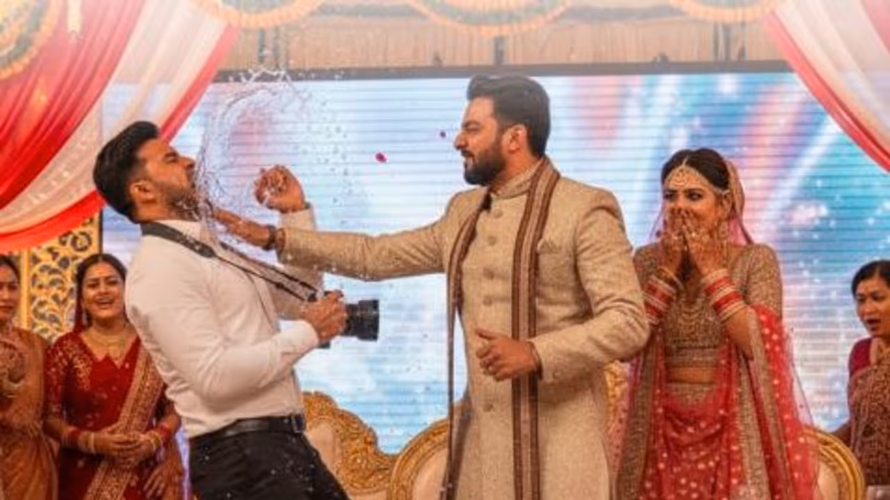 groom slapped a photographer