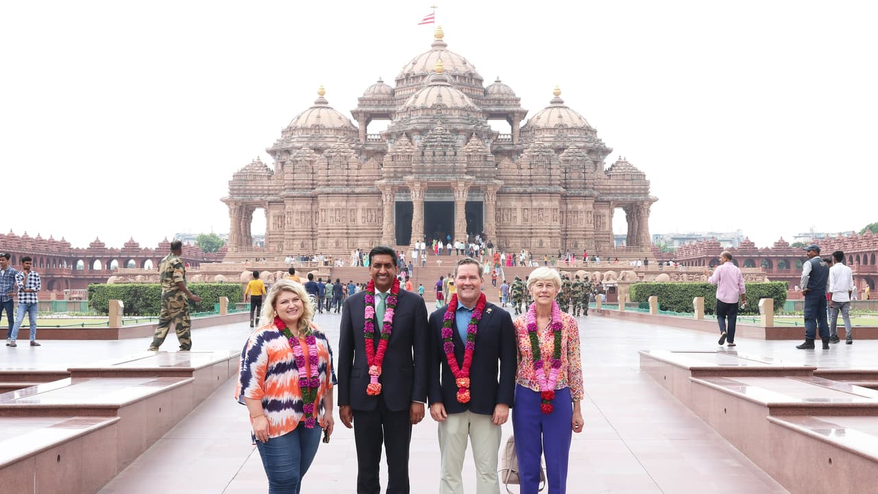 United States Congressional Delegation Visits Swaminarayan Akshardham in New Delhi on independence day bsm United States Congressional Delegation Visits Swaminarayan Akshardham in New Delhi on independence day bsm