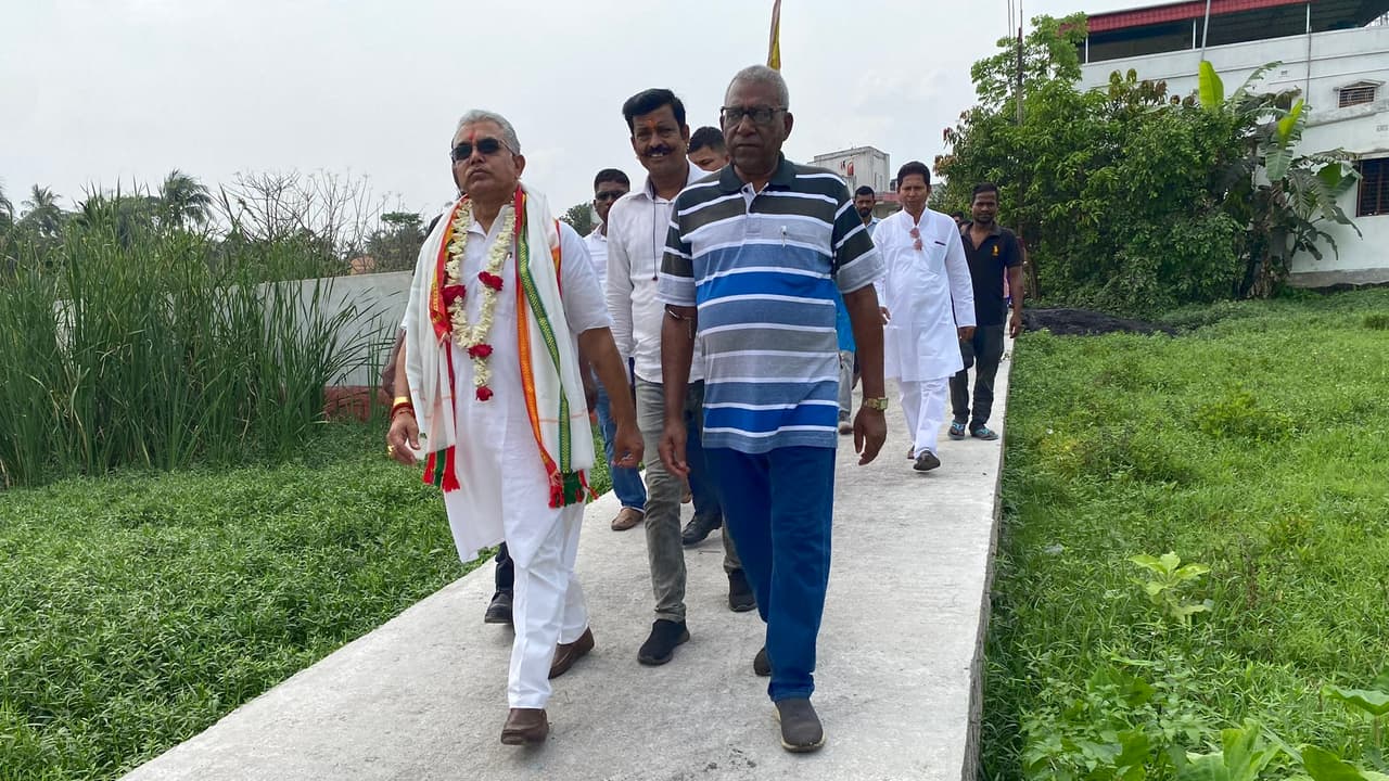 BJP leader Dilip Ghosh loses temper at road inauguration bsm BJP leader Dilip Ghosh loses temper at road inauguration bsm