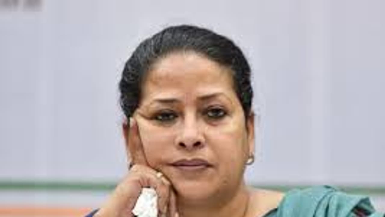 Sharmistha may join BJP after Pranab Mukherjee due Angry at Rahul Gandhi bsm Sharmistha may join BJP after Pranab Mukherjee due Angry at Rahul Gandhi bsm