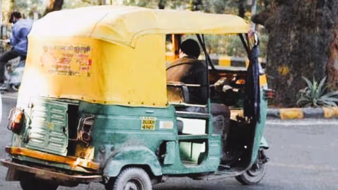 BHMS student jumps off autorickshaw BHMS student jumps off autorickshaw