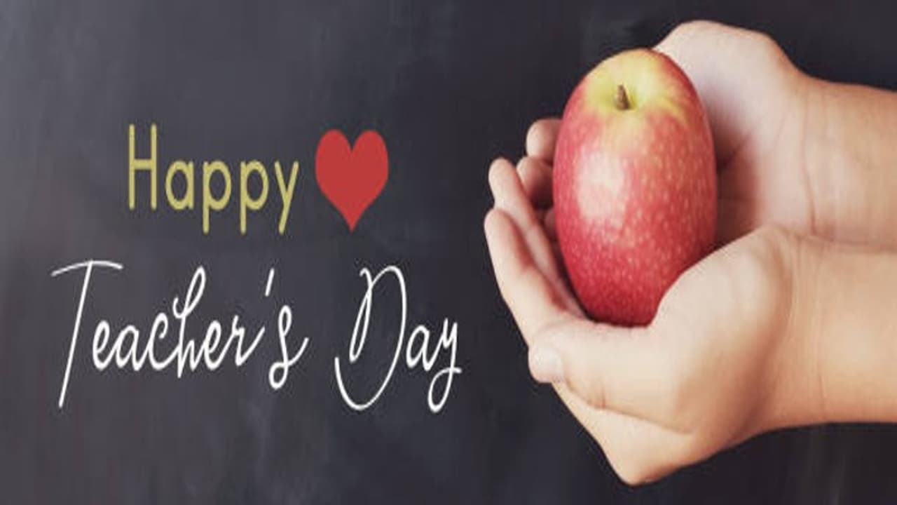 Why is an apple given to the teacher on Teacher's Day Why is an apple given to the teacher on Teacher's Day