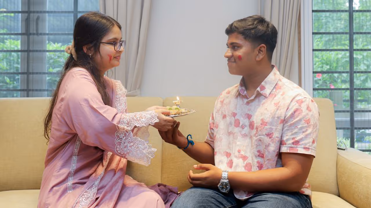 Raksha Bandhan: Hand Donation Unites Hindu and Muslim Lives in Humanity