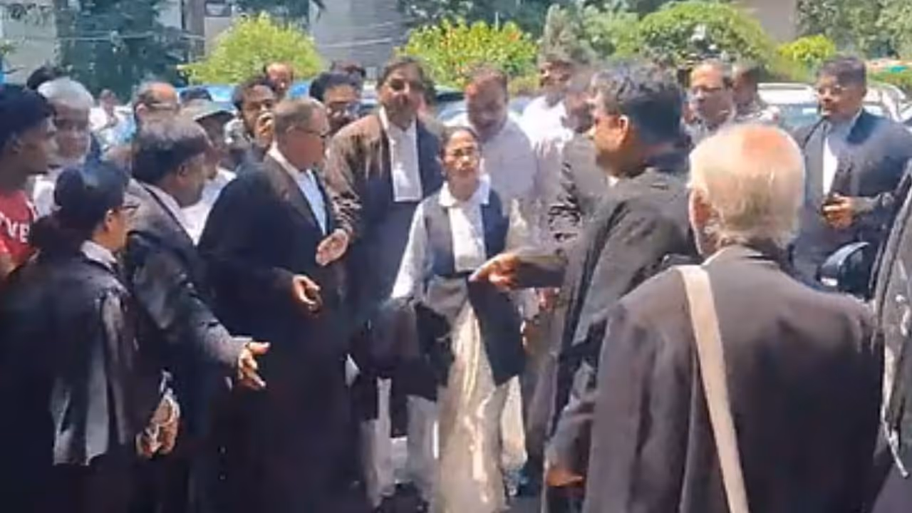 Mamata Banerjee arrived at the Calcutta High Court in lawyer attire in connection with a post poll violence PIL case Mamata Banerjee arrived at the Calcutta High Court in lawyer attire in connection with a post poll violence PIL case