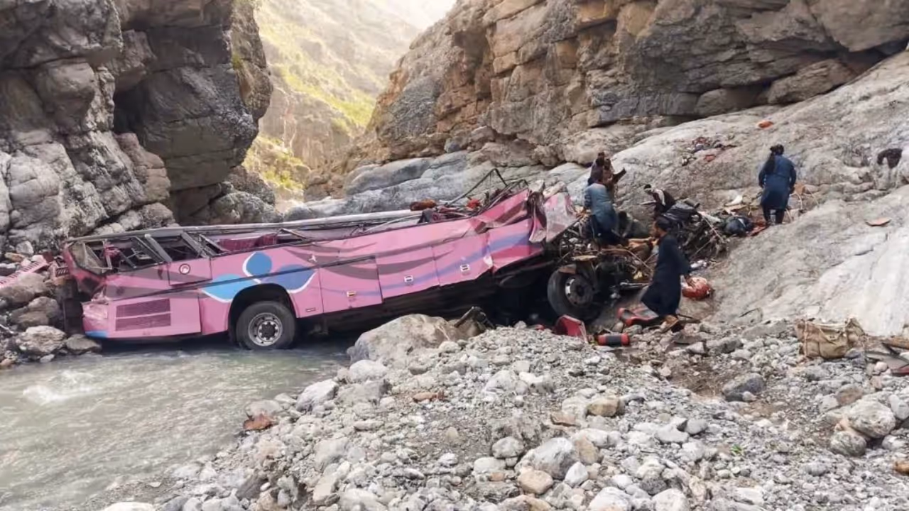 pakistan bus accident pakistan bus accident