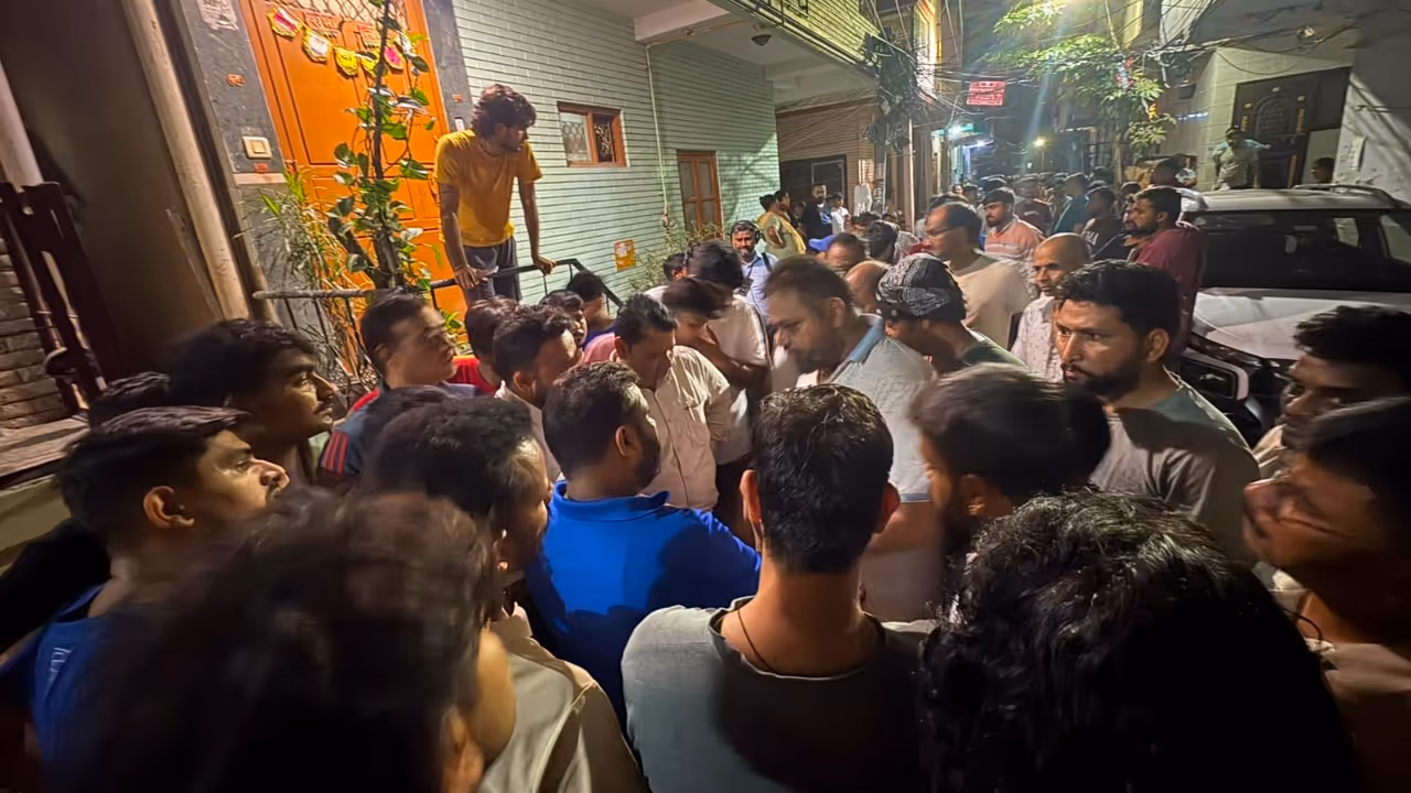 Delhi Mayur Vihar Clash Delhi Mayur Vihar Clash