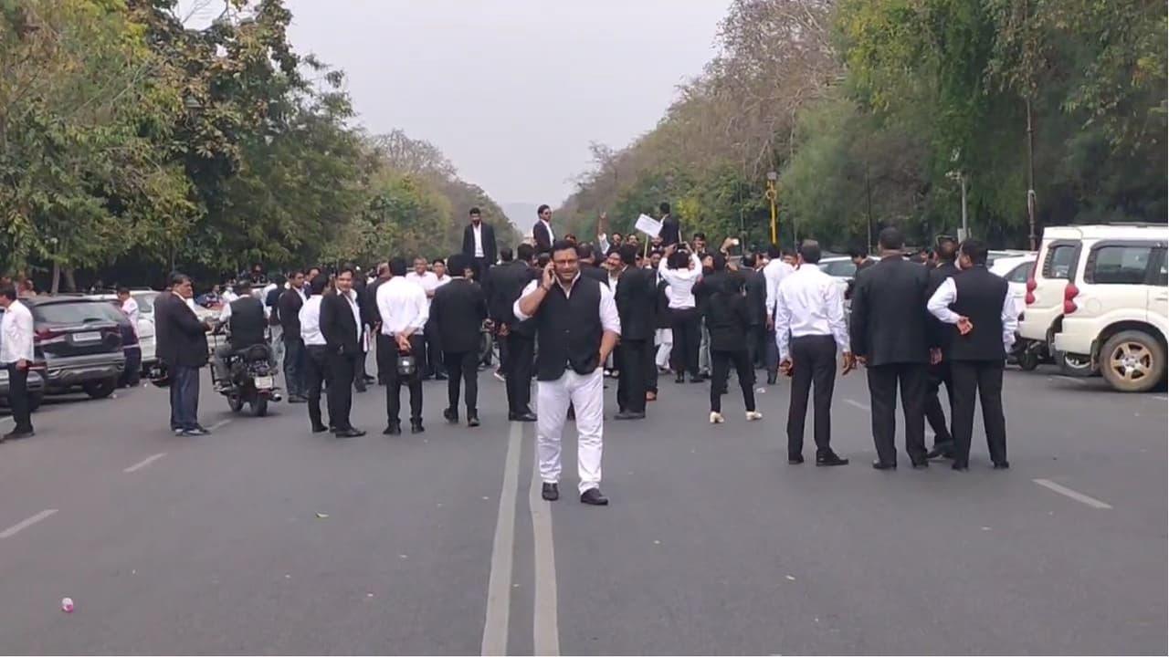 वकील शिकायत