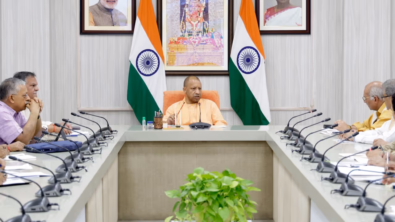 CM Yogi Adityanath orders maximum vigilance in zoos to avert bird flu CM Yogi Adityanath orders maximum vigilance in zoos to avert bird flu