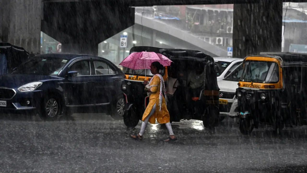 दिल्ली में आज भारी बारिश की आशंका दिल्ली में आज भारी बारिश की आशंका