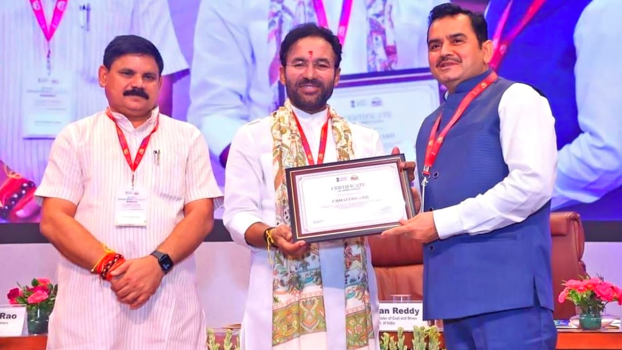 Chhattisgarh honored by the GOI Ministry of Mines for excellent work related to DMF Chhattisgarh honored by the GOI Ministry of Mines for excellent work related to DMF