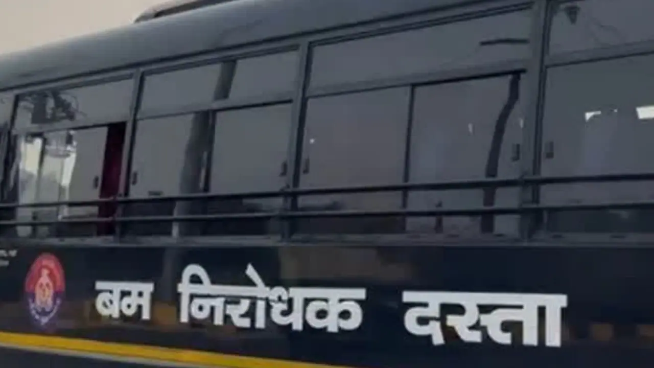 दो स्कूलों को मिली बम से उड़ाने की धमकी दो स्कूलों को मिली बम से उड़ाने की धमकी