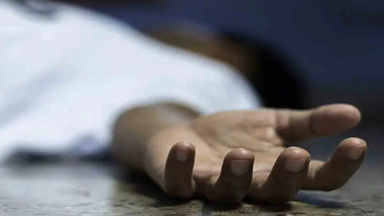 शख्स ने मेट्रो के आगे कूदकर दी जान शख्स ने मेट्रो के आगे कूदकर दी जान