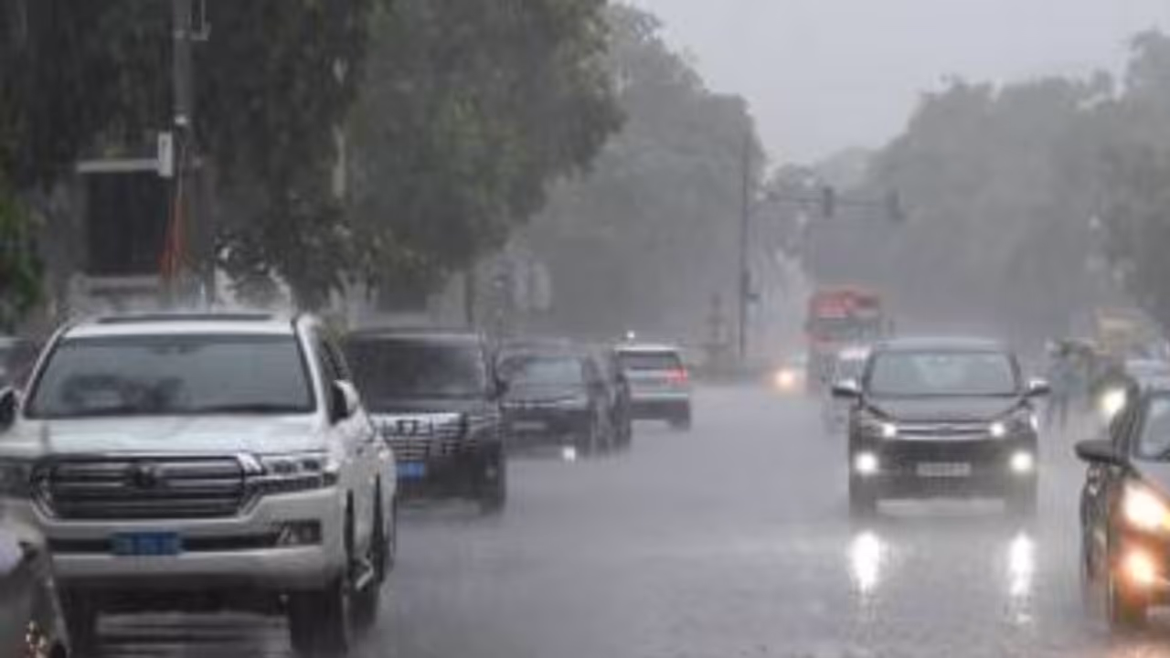 दिल्ली में भारी बारिश से उड़ान सेवाएं प्रभावित दिल्ली में भारी बारिश से उड़ान सेवाएं प्रभावित