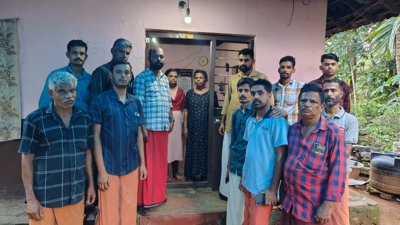 CPM workers broke the lock of confiscated house in Palakkad