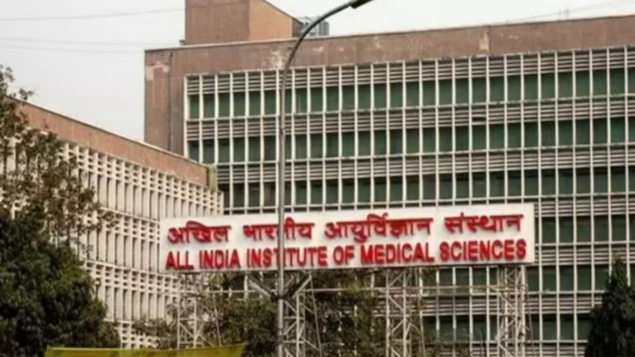 जिंदा जलाई गई नाबालिग ने AIIMS में तोड़ा दम जिंदा जलाई गई नाबालिग ने AIIMS में तोड़ा दम