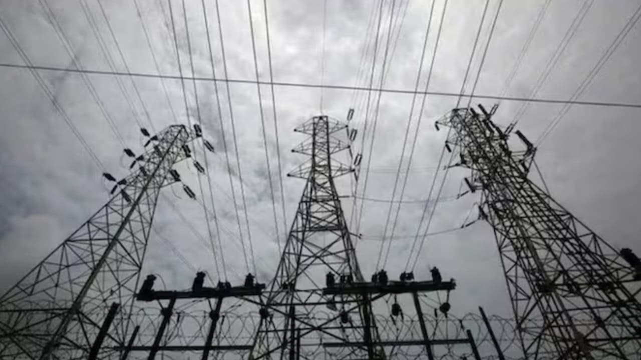 दिल्ली में महंगी हो सकती है बिजली दिल्ली में महंगी हो सकती है बिजली