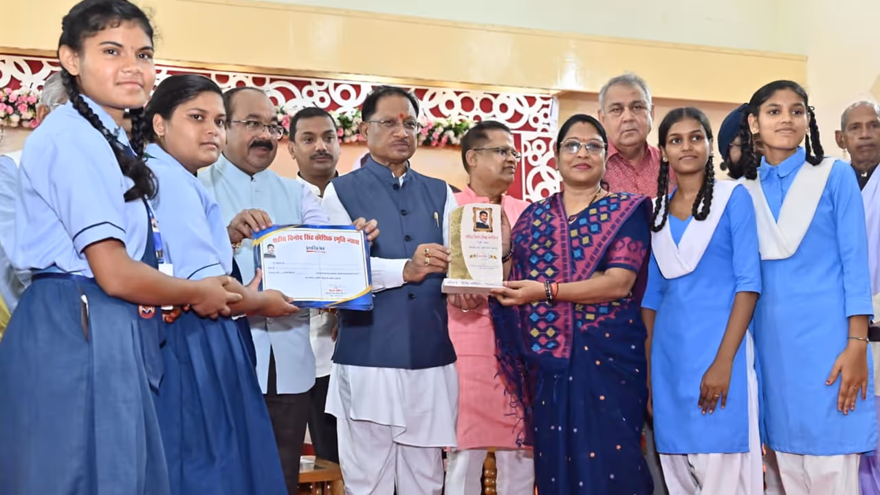 Vishnu Deo Sai at shaheed vinod singh kaushik medhavi chhatra samman samaroh Vishnu Deo Sai at shaheed vinod singh kaushik medhavi chhatra samman samaroh