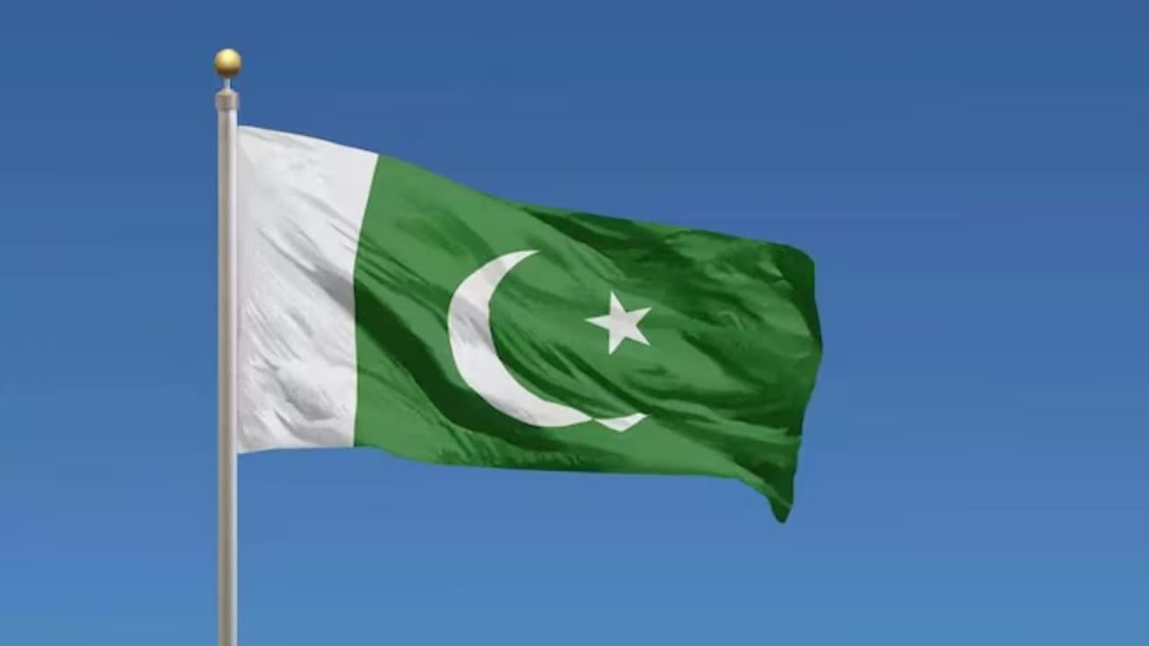 पाकिस्तान में हवाई फायरिंग में तीन लोगों की मौत पाकिस्तान में हवाई फायरिंग में तीन लोगों की मौत