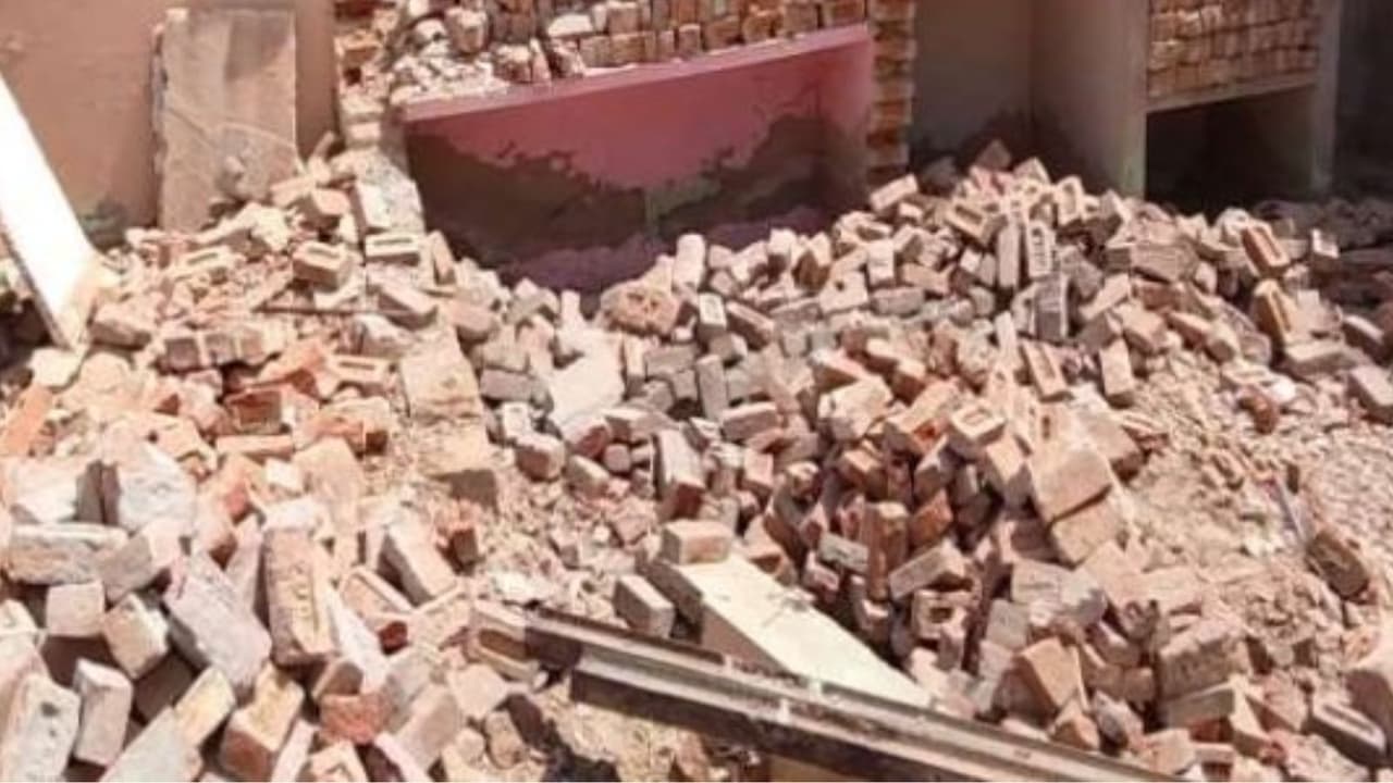 बारिश के दौरान एक बड़ा हादसा बारिश के दौरान एक बड़ा हादसा