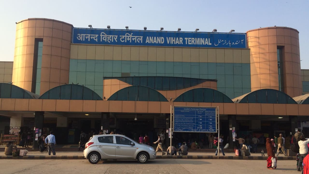 दिल्ली आनंद विहार स्टेशन 