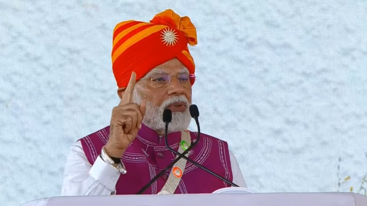 PM Modi Education Controversy