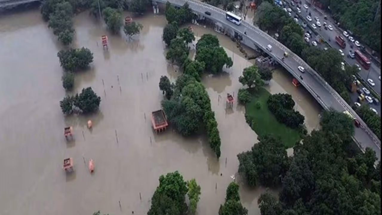 Delhi flood threat 2025 Delhi flood threat 2025