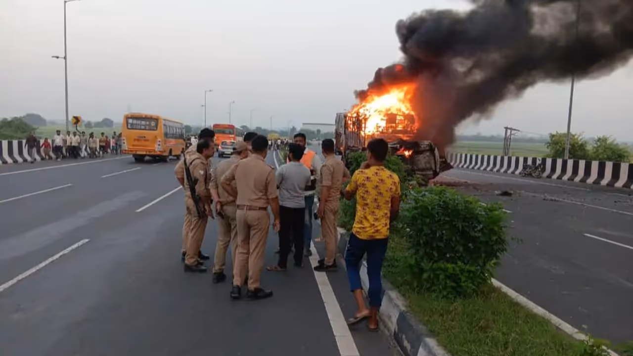 Aligarh road accident