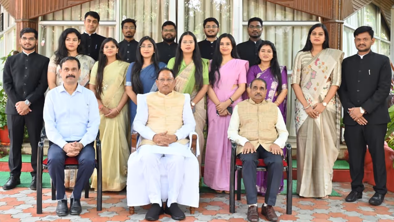 CM Vishnu Deo Sai chhattisgarh sas officers meeting 2025 CM Vishnu Deo Sai chhattisgarh sas officers meeting 2025