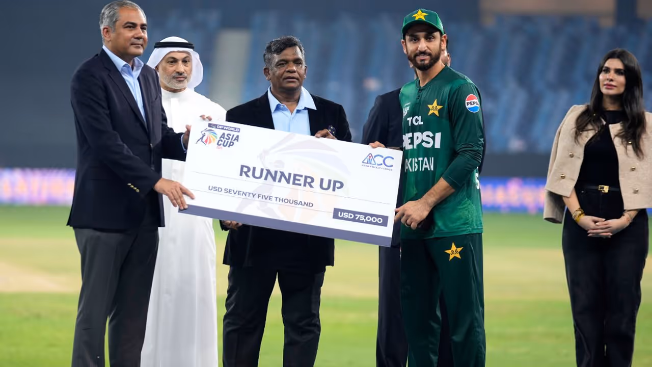 Salman Agha Throw Runner Up Prize Money cheque 
