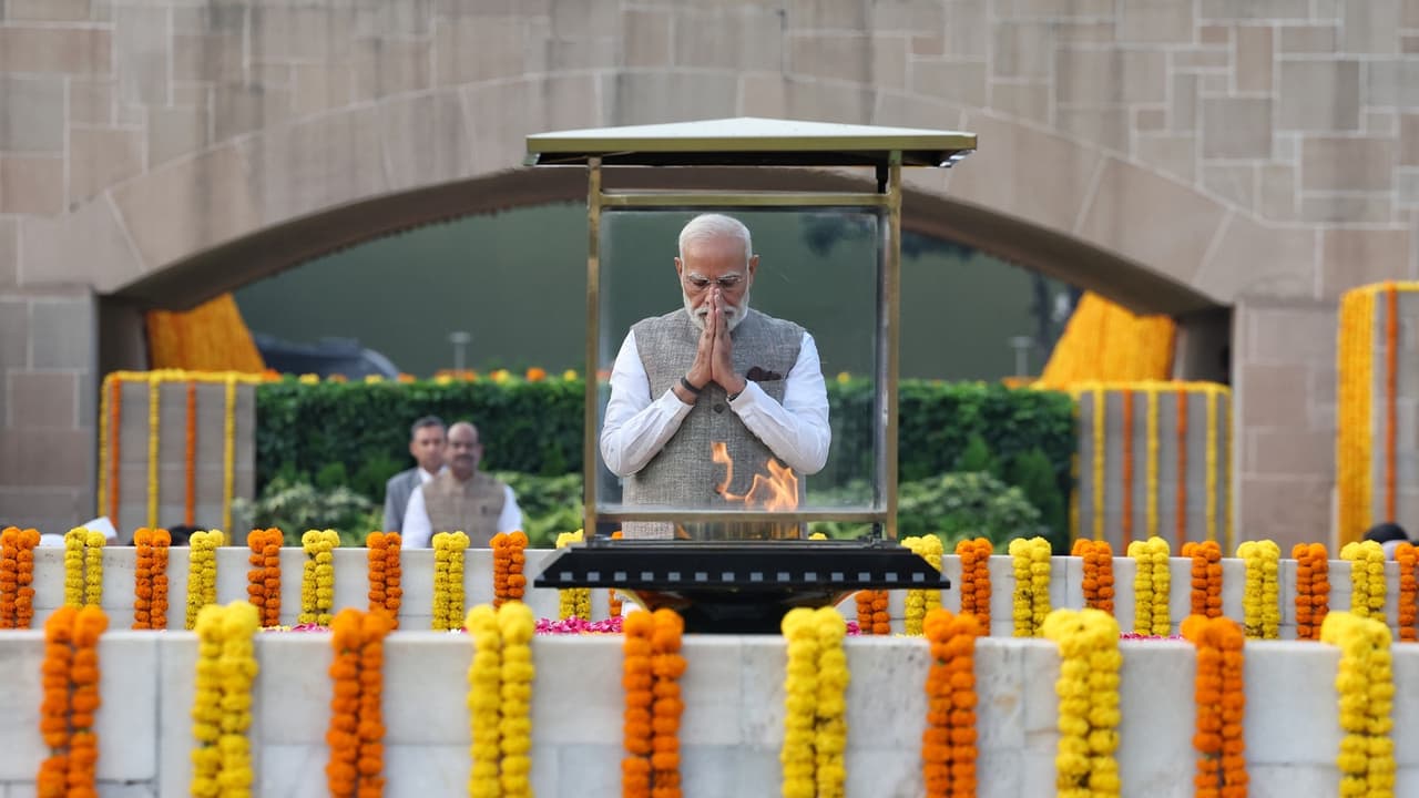 Narendra Modi at Raj Ghat