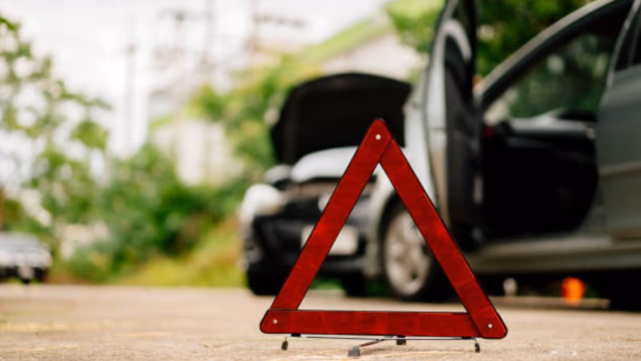 dhar unknown vehicle hit girls students injured