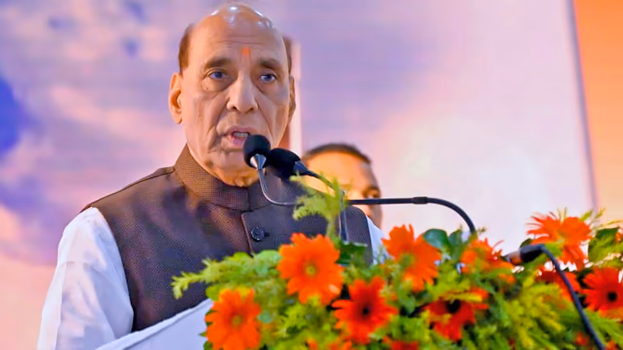 rajnath singh praises yogi adityanath rajnath singh praises yogi adityanath