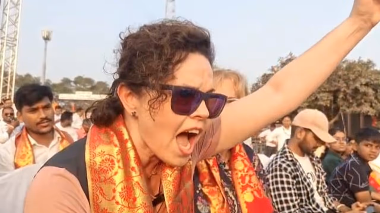 ayodhya deepotsav 2025 foreign visitors ram ki paidi saryu ghat