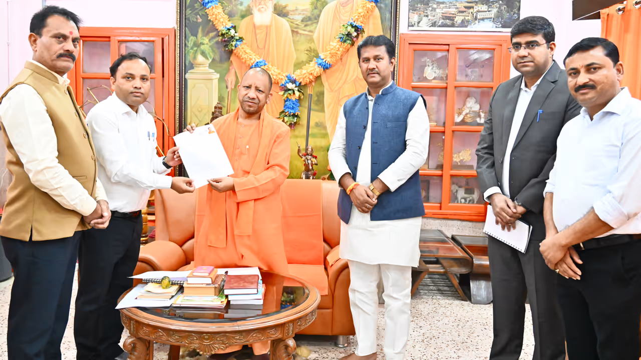 CM Yogi Adityanath fill SIR form