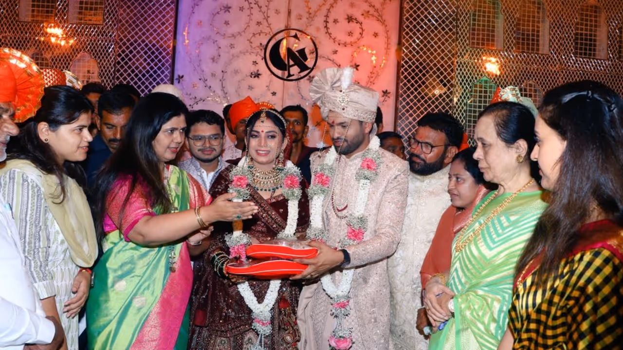 Maharashtra Minister PA Assistant Wife Suicide Worli Domestic Harassment