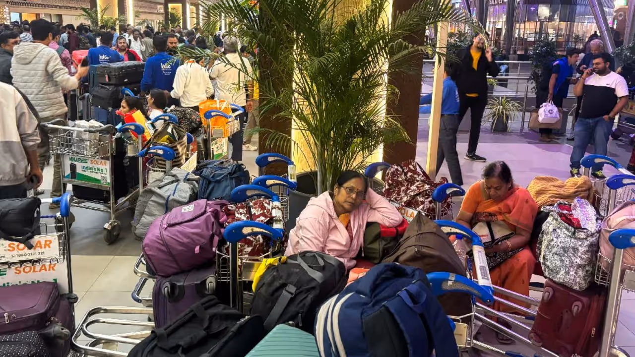 indigo flight cancellation passengers