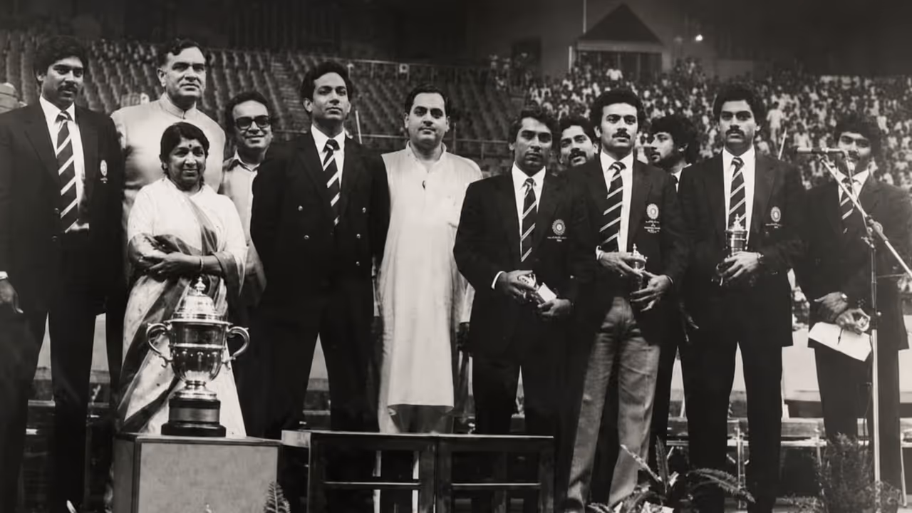 Lata Mangeshkar with Indian World Cup Winning Team 1983 Lata Mangeshkar with Indian World Cup Winning Team 1983