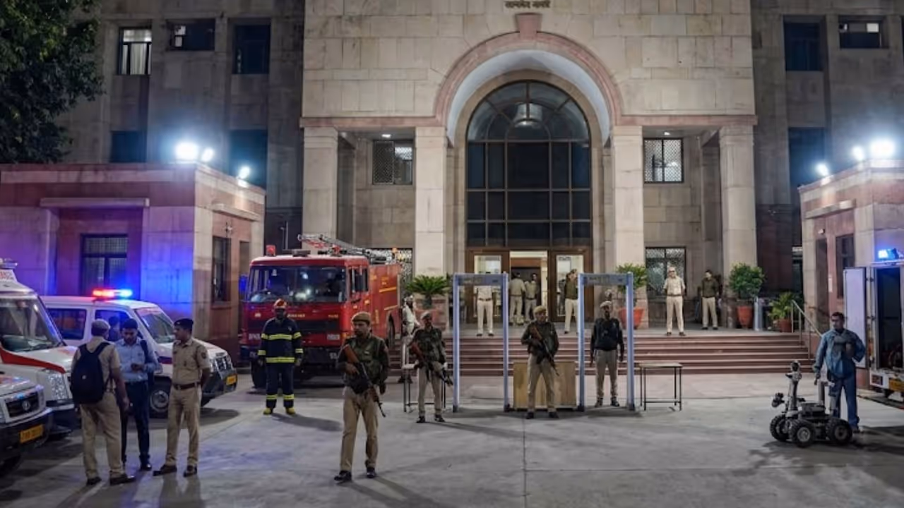 Delhi Bomb Threat Delhi Bomb Threat