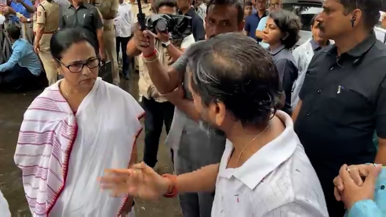CM Mamata Banerjee visited the burnt Mangalahat at howrah after the July 21 tmc meeting bsm CM Mamata Banerjee visited the burnt Mangalahat at howrah after the July 21 tmc meeting bsm