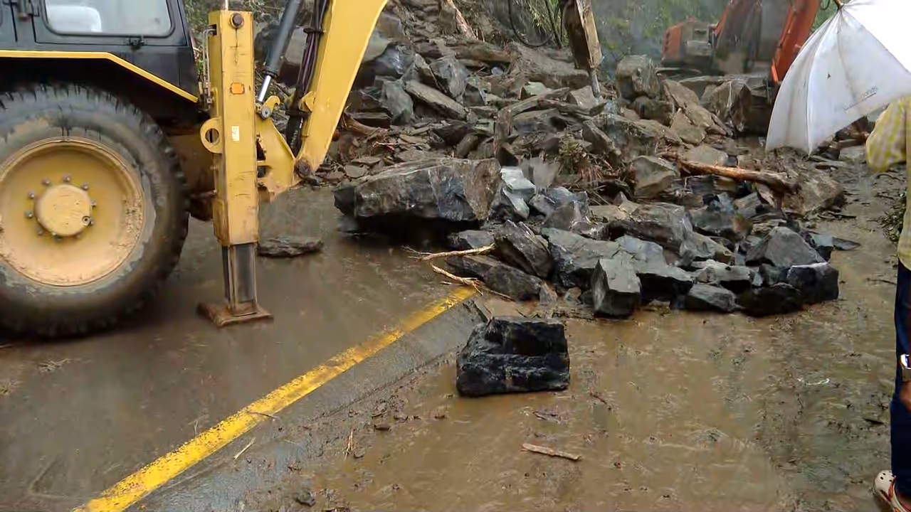 Landslide again at Thamarassery churam removing rocks and soil continues