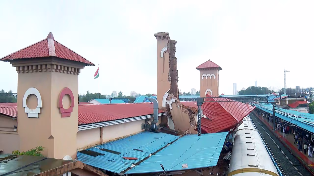 KOZHIKODE CLOCK TOWER KOZHIKODE CLOCK TOWER