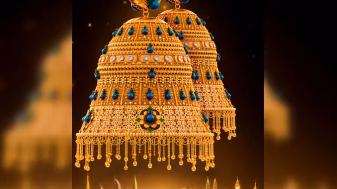 Dubai’s Giant Gold Jhumkas Weigh 16.5 Kg, Set 2 Guinness Records Dubai’s Giant Gold Jhumkas Weigh 16.5 Kg, Set 2 Guinness Records