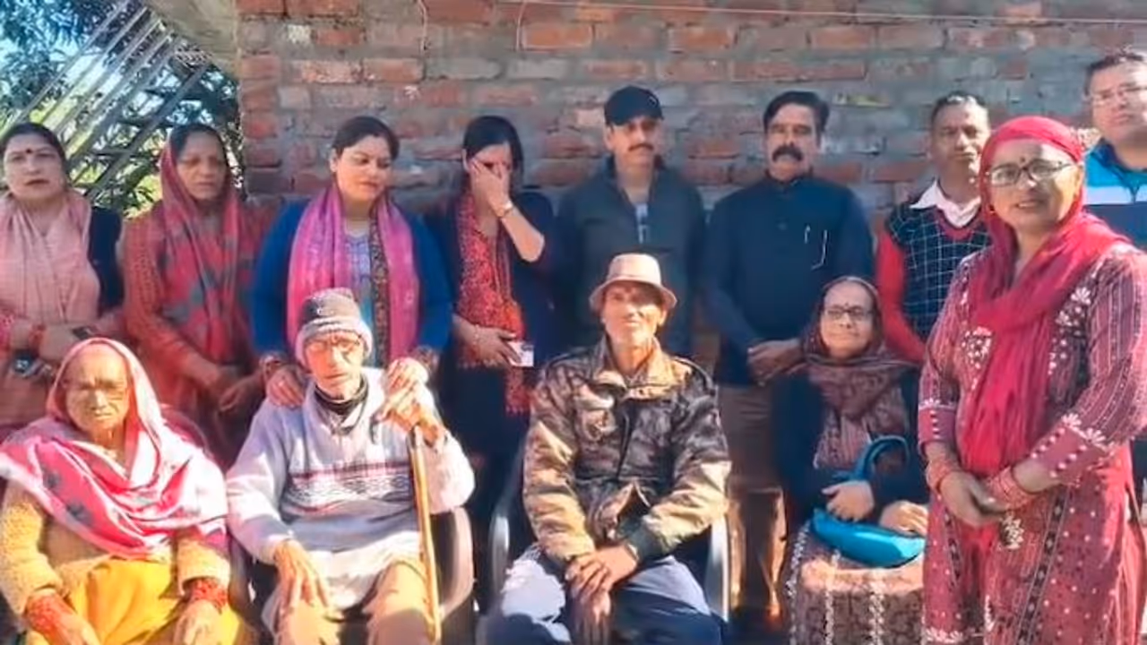 Ex Soldier Reunites With Family after 15 years