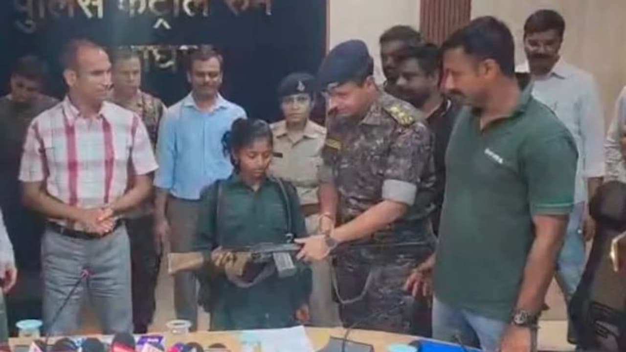 woman naxlaite surrendered in Balaghat