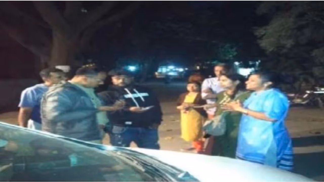 family forget sleeping kid in cab family forget sleeping kid in cab