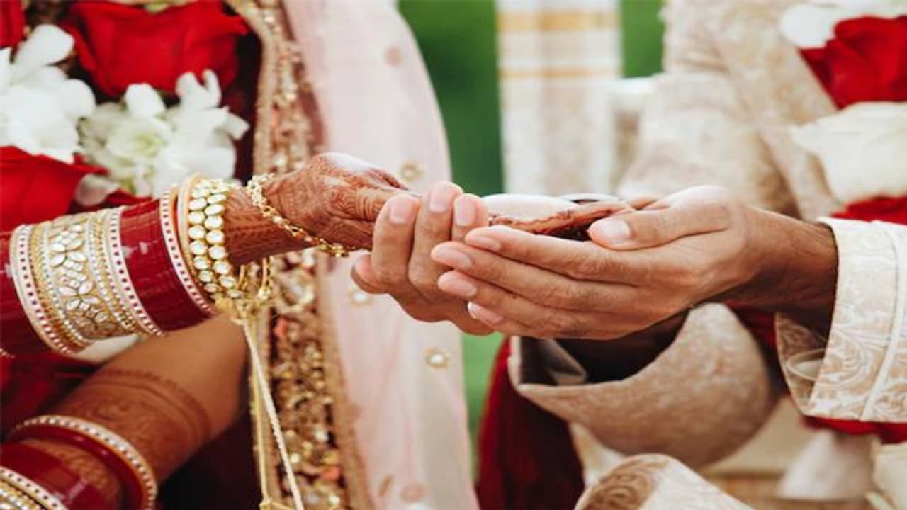 What is weekend marriage