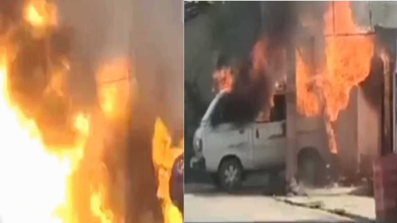 वैन में लगी आग
