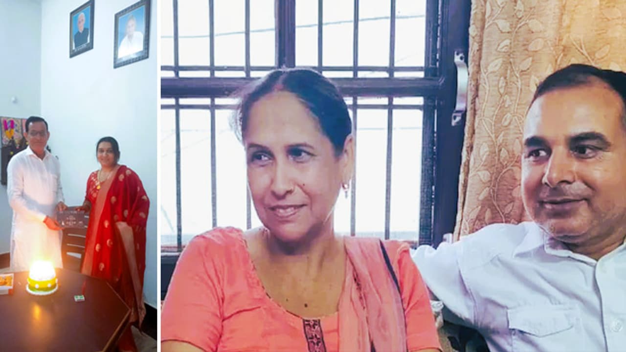 Sirsa husband gifts plot on moon to wife on 25th marriage anniversary Sirsa husband gifts plot on moon to wife on 25th marriage anniversary