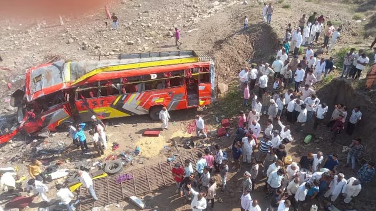 Big accident in Khargone bus fell into river and Many people died on the spot Big accident in Khargone bus fell into river and Many people died on the spot