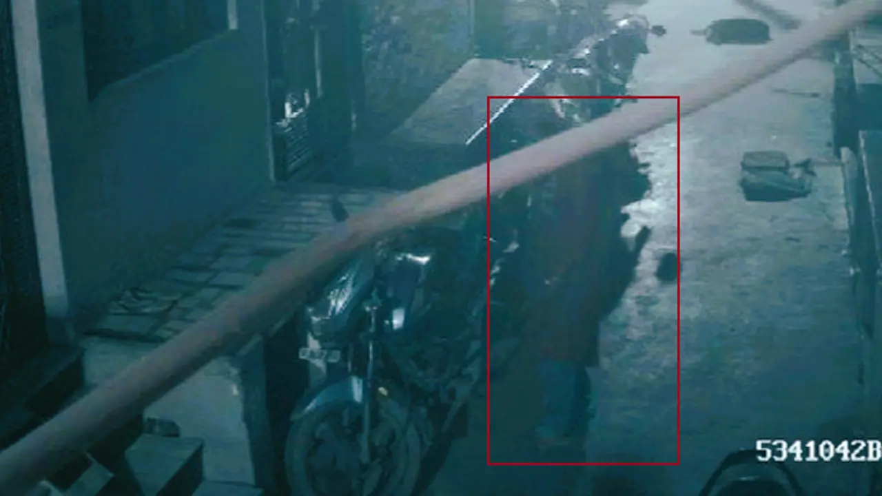 shocking cctv delhi shocking cctv delhi